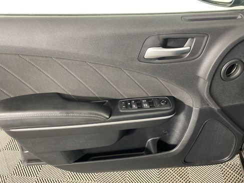 Used 2020 Dodge Charger SXT RWD image 12
