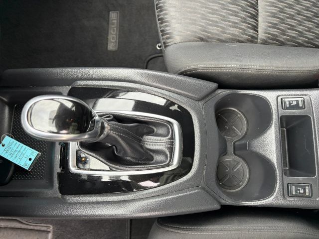 Used 2017 Nissan Rogue SV FWD image 16