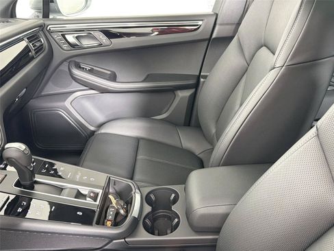 Certified 2026 Porsche Macan AWD/4WD image 30