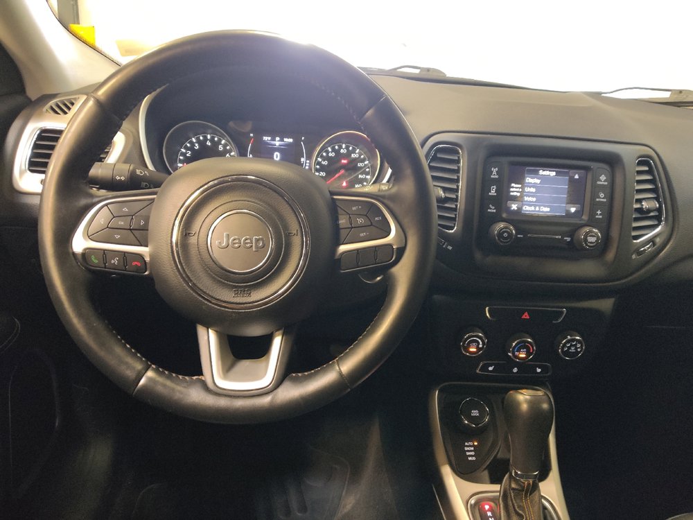 Used 2017 Jeep Compass Latitude w/ Cold Weather Group AWD/4WD image 22