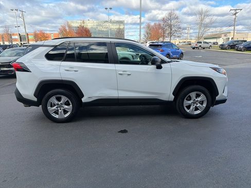 Used 2021 Toyota RAV4 LE image 5