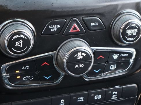 Used 2018 RAM 2500 SLT AWD/4WD image 31