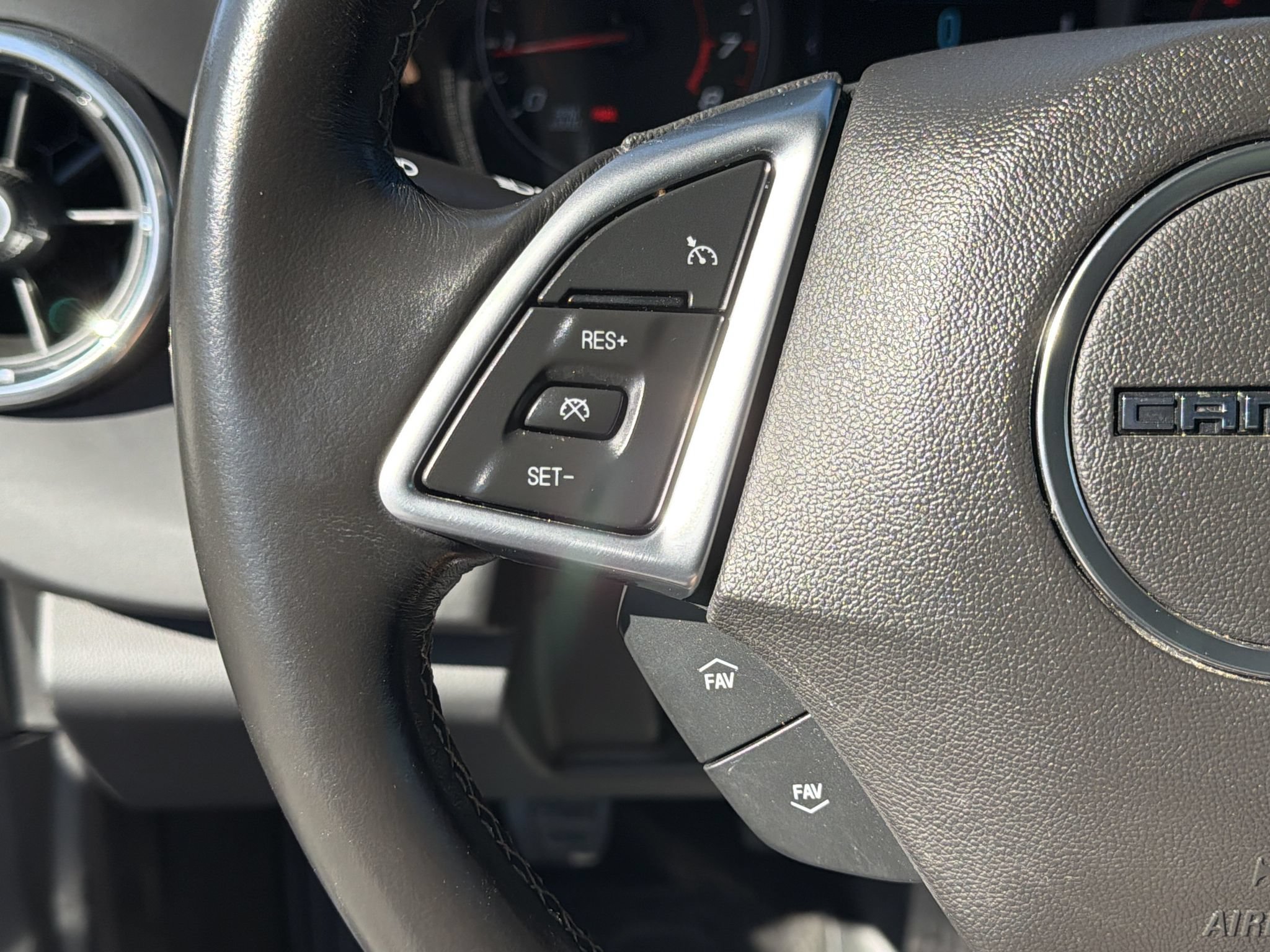 Used 2016 Chevrolet Camaro LT RWD image 9