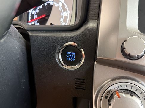 Used 2022 Toyota 4Runner SR5 Premium w/ Moonroof Package AWD/4WD image 17
