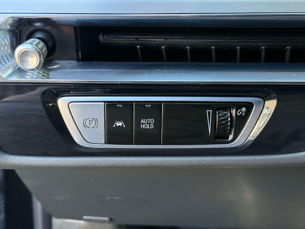 Used 2025 Cadillac Lyriq Luxury w/ LPO, Floor Liner Package AWD/4WD image 29