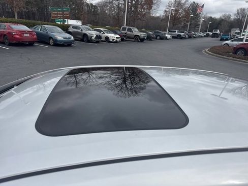 Used 2024 Toyota Corolla SE w/ SE Premium Package image 9