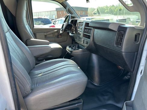 Used 2020 Chevrolet Express 3500 w/ Driver Convenience Package RWD image 32