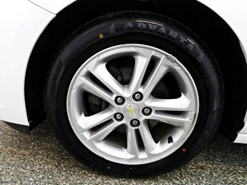 Used 2017 Chevrolet Cruze LT w/ Convenience Package image 18