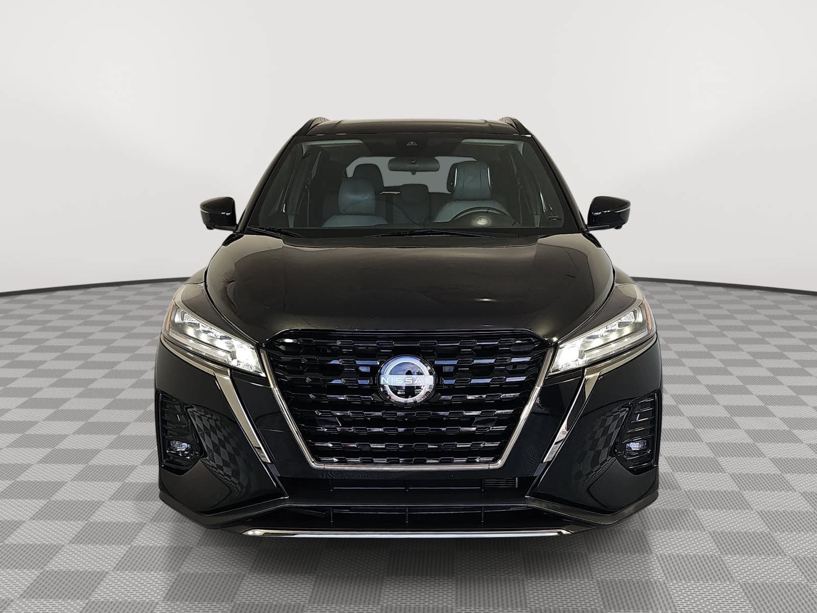 Used 2022 Nissan Kicks SR w/ Premium Package FWD image 3