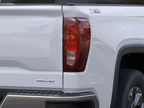 New 2026 GMC Sierra 1500 SLE w/ X31 Off-Road Package AWD/4WD image 11