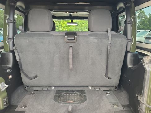 Used 2023 Jeep Wrangler Rubicon w/ Cold Weather Group AWD/4WD image 19