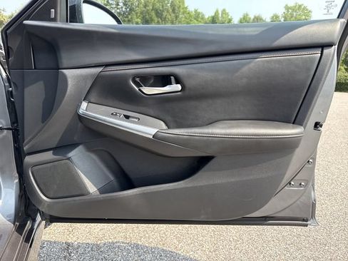 Used 2025 Nissan Sentra SR FWD image 25