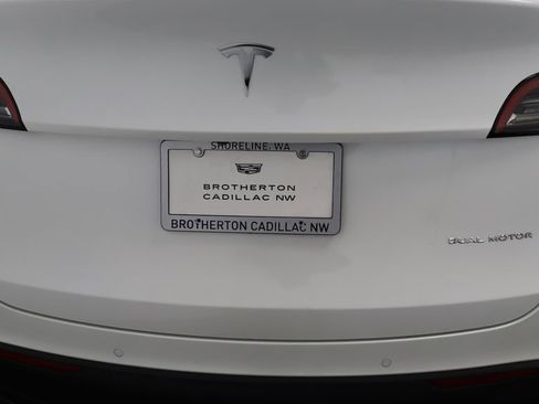 Used 2022 Tesla Model Y Long Range AWD/4WD image 16