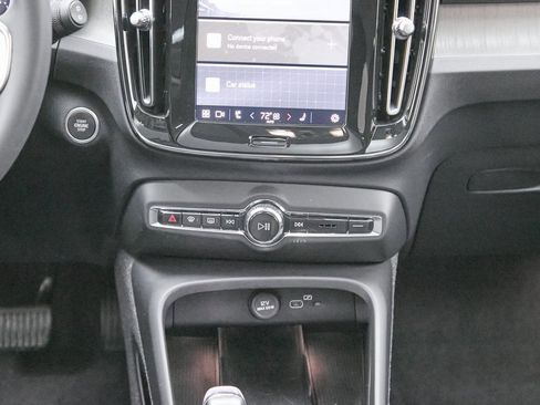 Certified 2024 Volvo XC40 B5 Plus w/ Protection Package Premier image 31