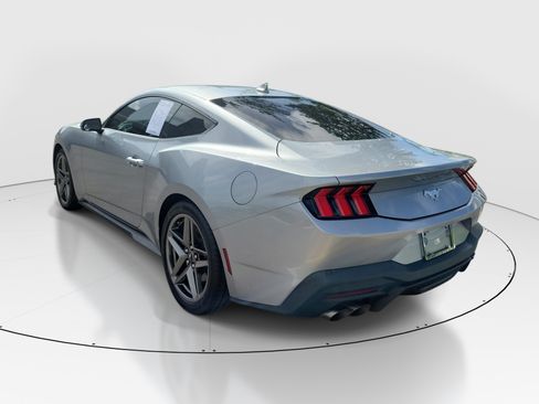 Used 2025 Ford Mustang Coupe RWD image 4