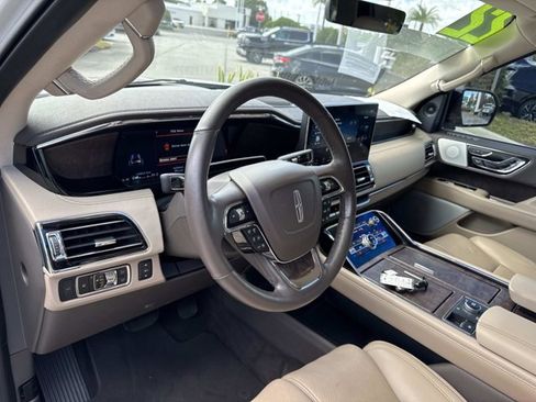 Used 2022 Lincoln Navigator Reserve image 15