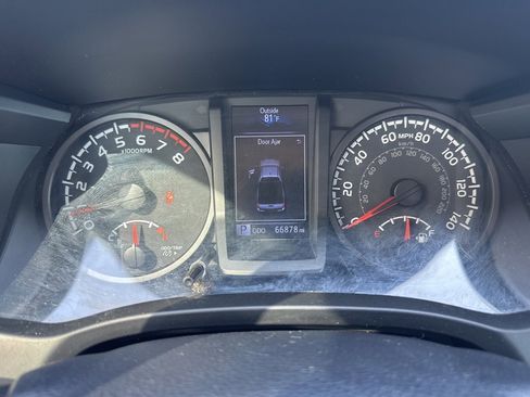 Used 2020 Toyota Tacoma SR image 11