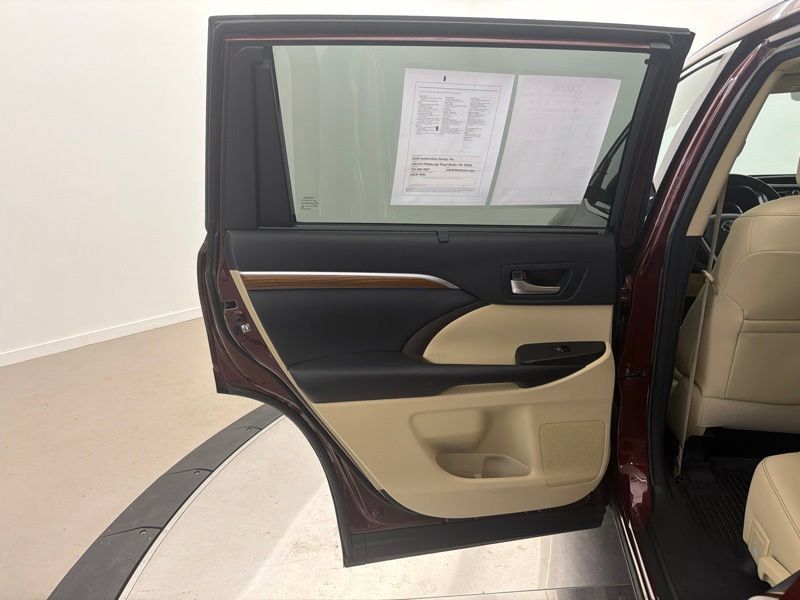 Used 2017 Toyota Highlander Limited AWD/4WD image 14