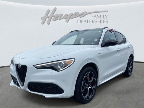 Used 2022 Alfa Romeo Stelvio Veloce image 35