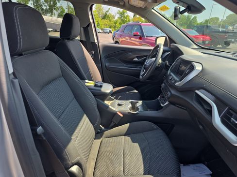 Used 2022 GMC Terrain SLE FWD image 9