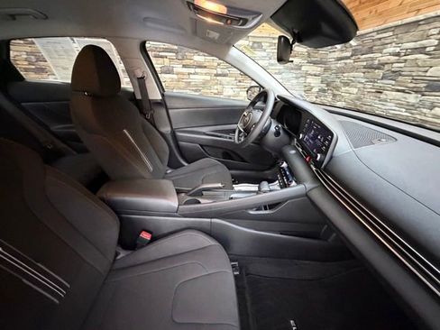 Used 2021 Hyundai Elantra SEL FWD image 16