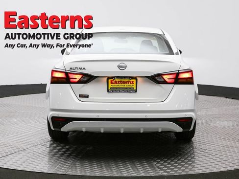 Used 2025 Nissan Altima 2.5 SV FWD image 6
