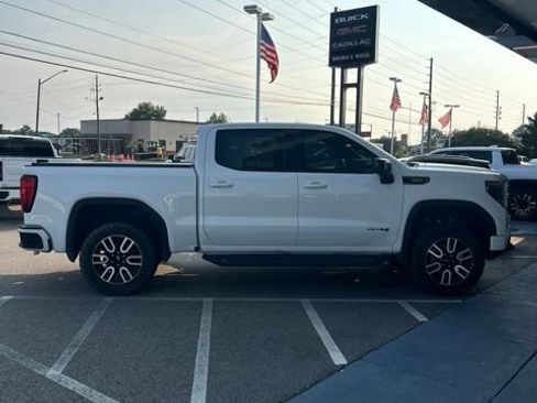 Used 2023 GMC Sierra 1500 AT4 w/ AT4 Preferred Package AWD/4WD image 3