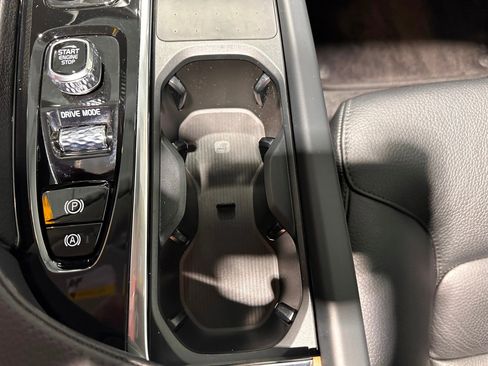 Used 2021 Volvo XC90 T8 Inscription Expression w/ Climate Package image 25