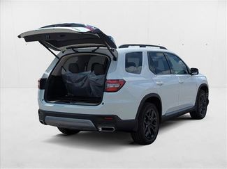 New 2025 Honda Pilot Touring video 2