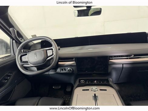 New 2025 Lincoln Navigator L Reserve w/ Jet Appearance Package image 32