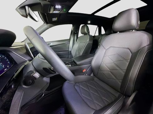 Used 2024 Volkswagen Atlas Cross Sport SE w/ Panoramic Sunroof Package AWD/4WD image 13