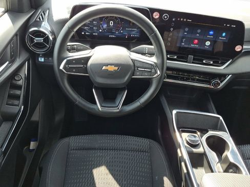 Used 2026 Chevrolet Equinox LT AWD/4WD image 14