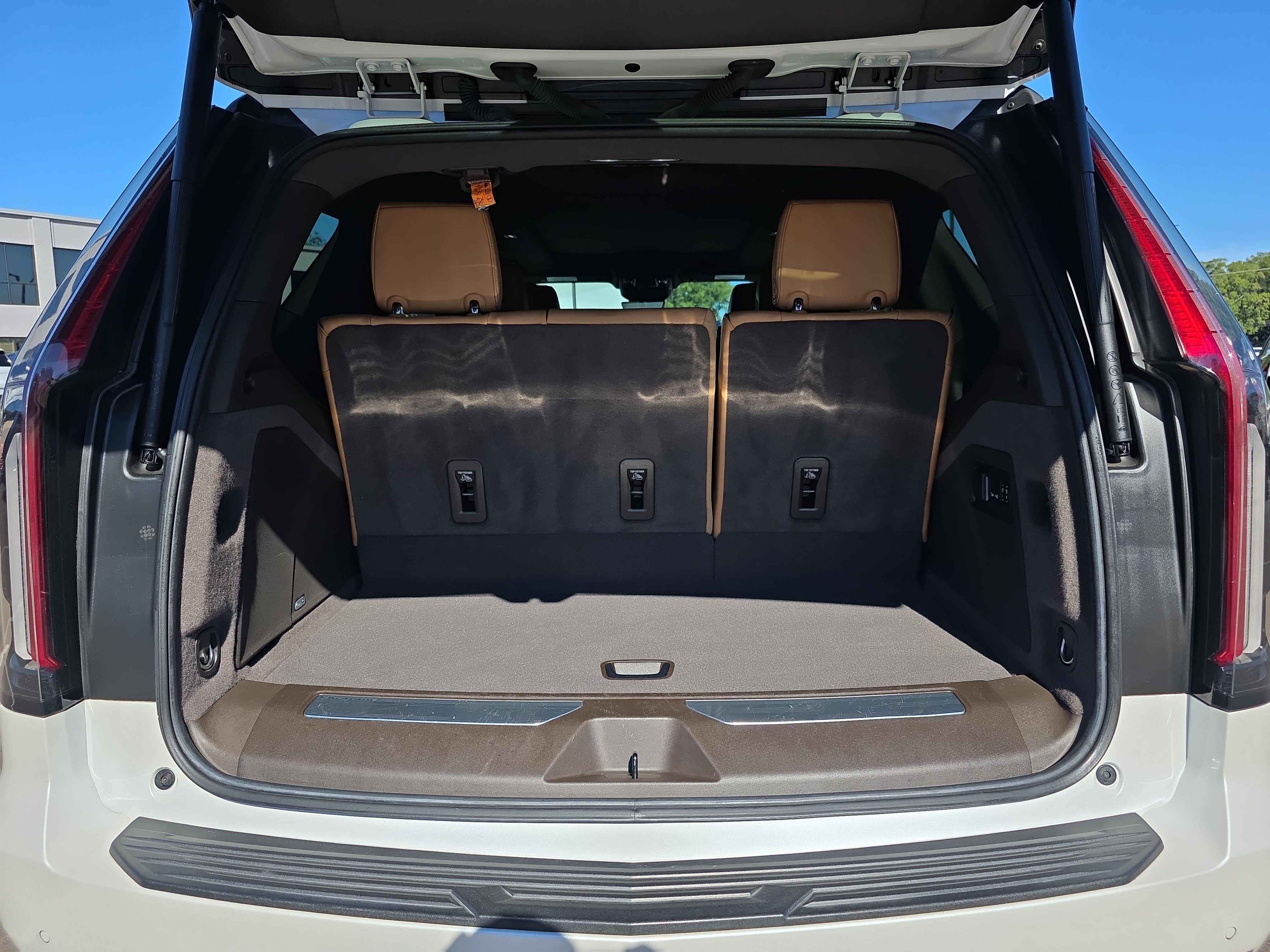 Used 2023 Cadillac Escalade Sport w/ LPO, ONYX Package AWD/4WD image 15