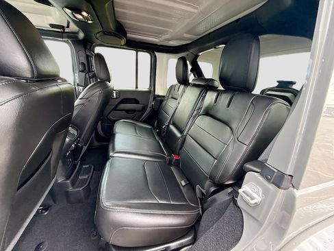 Used 2023 Jeep Wrangler Unlimited Sahara image 27