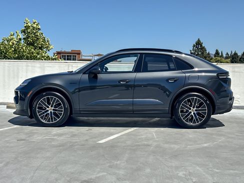 Certified 2025 Porsche Macan 4 Electric AWD/4WD image 2