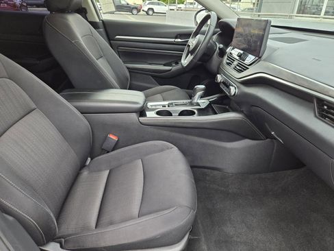 Used 2023 Nissan Altima 2.5 SV w/ SV Premium Package image 31