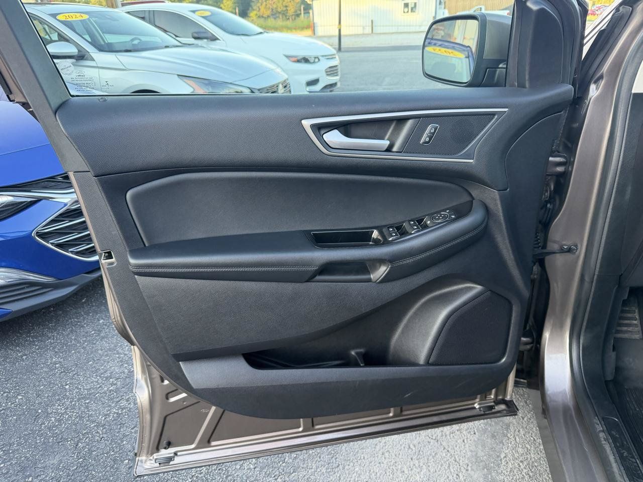 Used 2019 Ford Edge SEL w/ Cold Weather Package AWD/4WD image 13