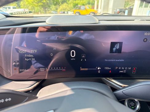 Used 2025 Buick Envision Avenir AWD/4WD image 18