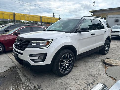 Used 2017 Ford Explorer Sport w/ Equipment Group 401A AWD/4WD image 3