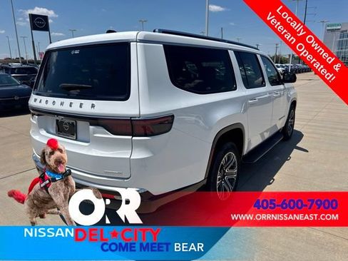 Used 2024 Jeep Wagoneer L Series II RWD image 5