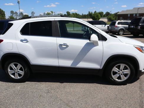 Used 2017 Chevrolet Trax LT w/ LT Convenience Package FWD image 8