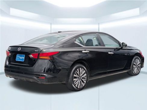 Used 2024 Nissan Altima 2.5 SV FWD image 6
