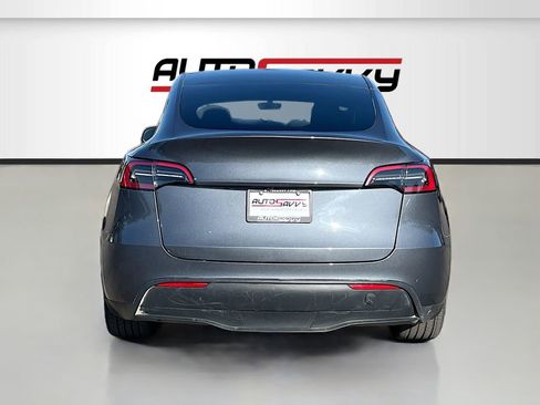 Used 2023 Tesla Model Y 2WD image 6
