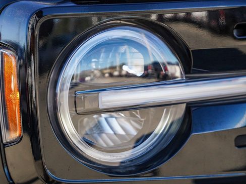 Used 2023 Ford Bronco Wildtrak image 11