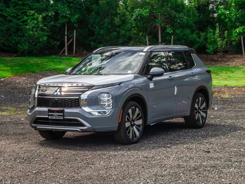 New 2025 Mitsubishi Outlander SEL image 1
