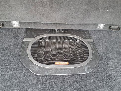 Used 2019 Jeep Wrangler Sport image 16