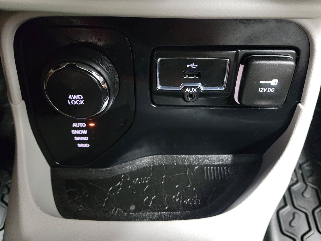Used 2016 Jeep Renegade Limited AWD/4WD image 21