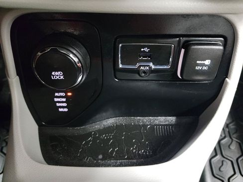 Used 2016 Jeep Renegade Limited AWD/4WD image 21