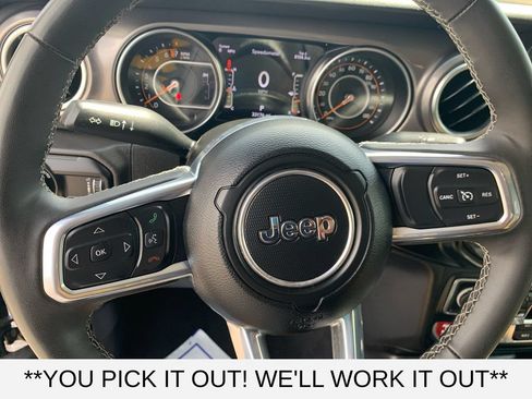 Used 2023 Jeep Gladiator Rubicon w/ LED Lighting Group AWD/4WD image 15