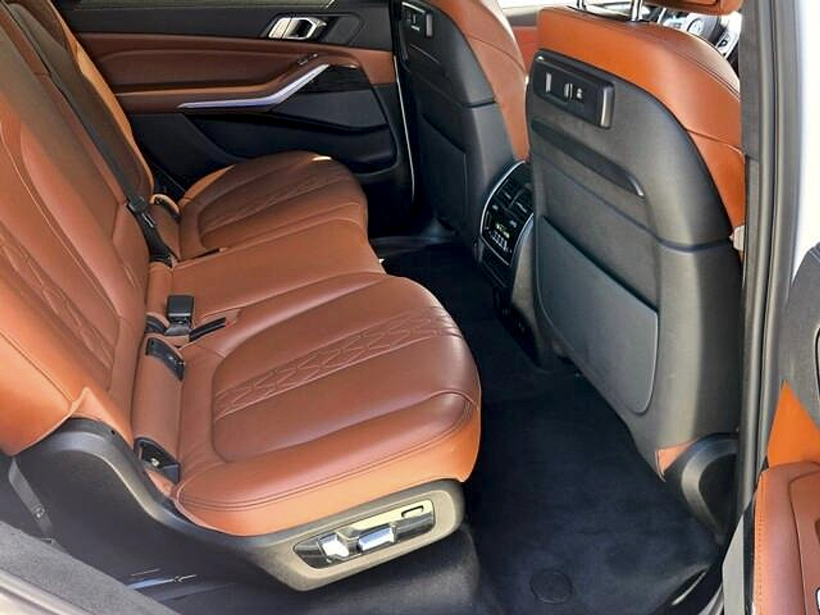 Used 2022 BMW X7 M50i w/ Cold Weather Package AWD/4WD image 16